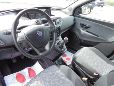 Lancia Ypsilon 1.0 FireFly 5 porte S&S Hybrid Silver Plus (19)