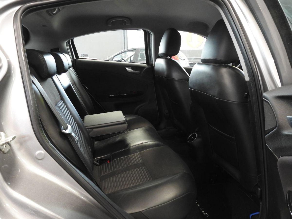 Alfa Romeo Giulietta 2.0 JTDm-2 Distinctive 170cv (13)