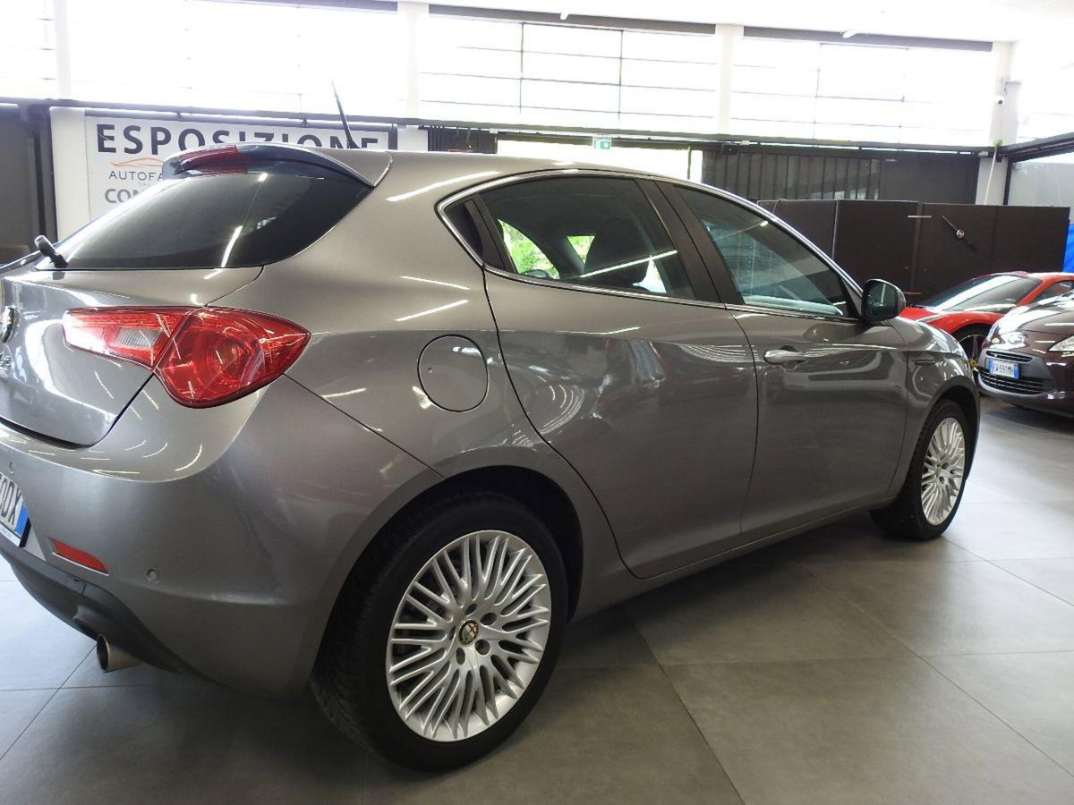 Alfa Romeo Giulietta 2.0 JTDm-2 Distinctive 170cv (3)