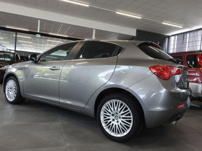 Alfa Romeo Giulietta 2.0 JTDm-2 Distinctive 170cv (4)