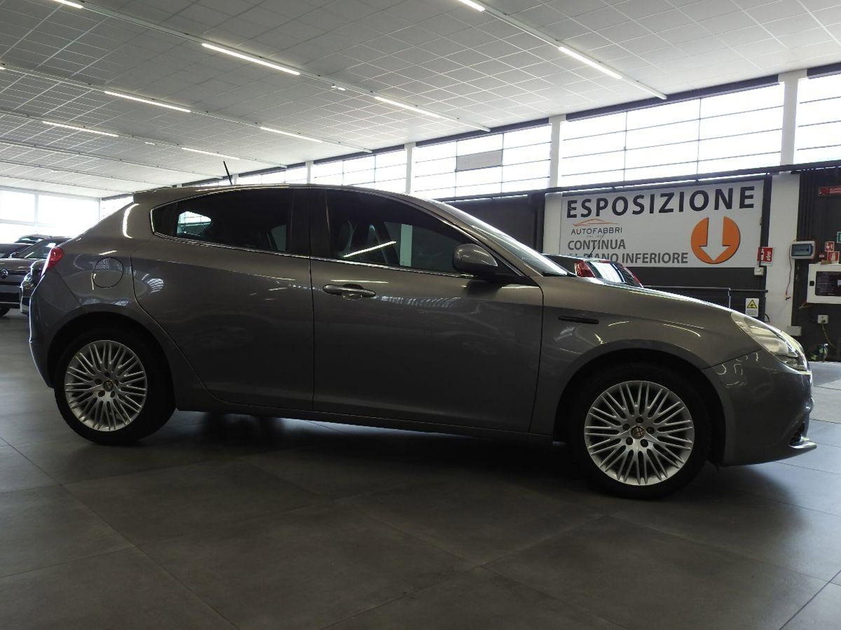 Alfa Romeo Giulietta 2.0 JTDm-2 Distinctive 170cv (5)