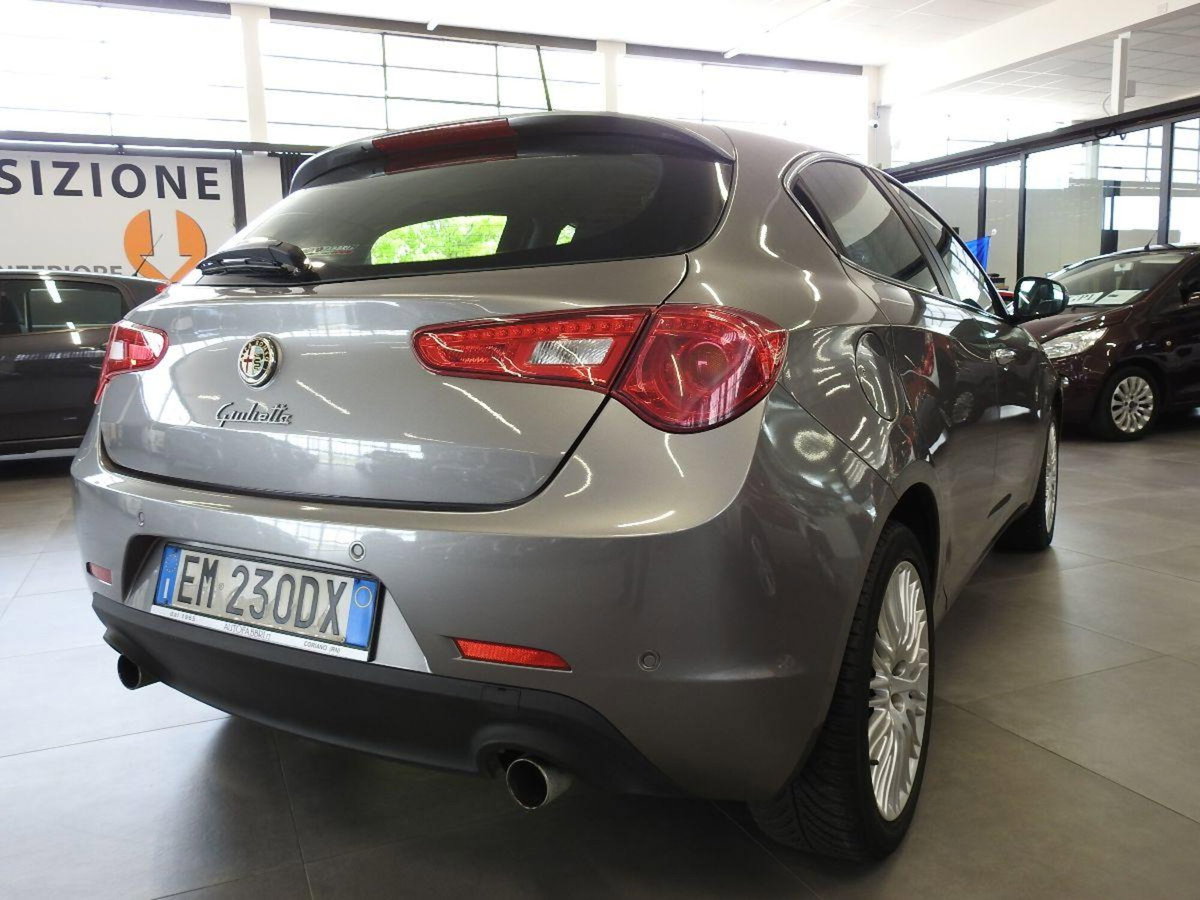 Alfa Romeo Giulietta 2.0 JTDm-2 Distinctive 170cv (6)