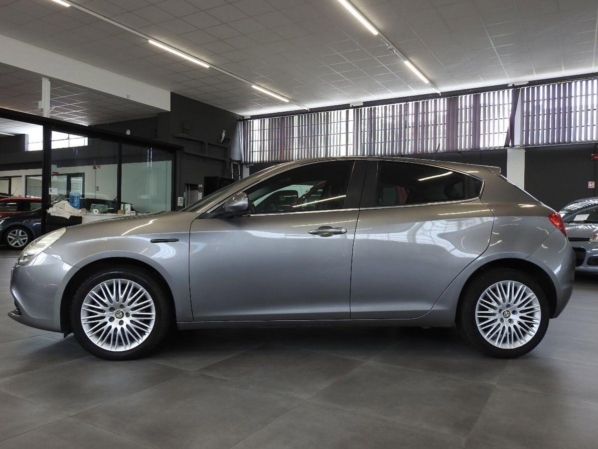 Alfa Romeo Giulietta 2.0 JTDm-2 Distinctive 170cv (8)
