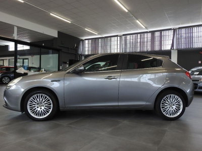 Alfa Romeo Giulietta 2.0 JTDm-2 Distinctive 170cv (8)
