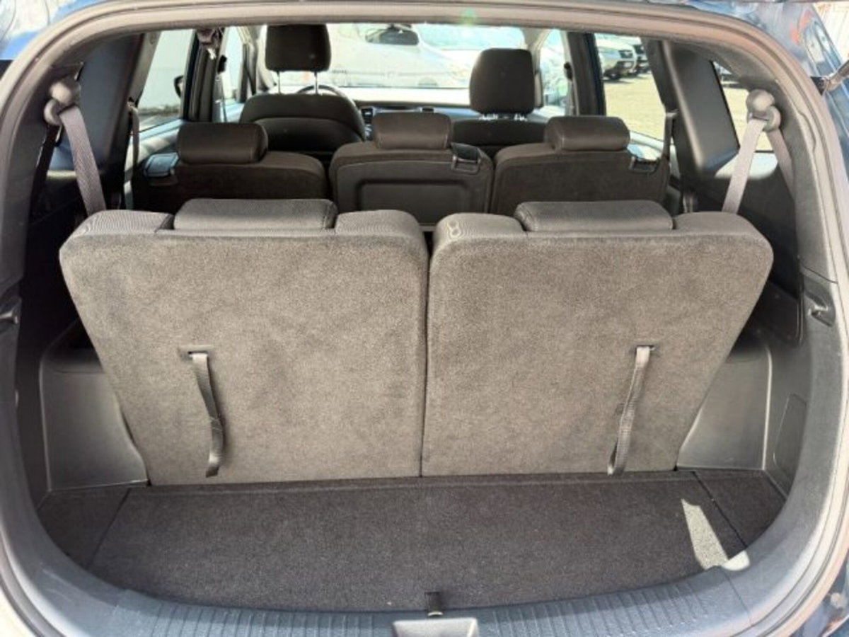 Kia Carens 1.6 GDI Cool (18)