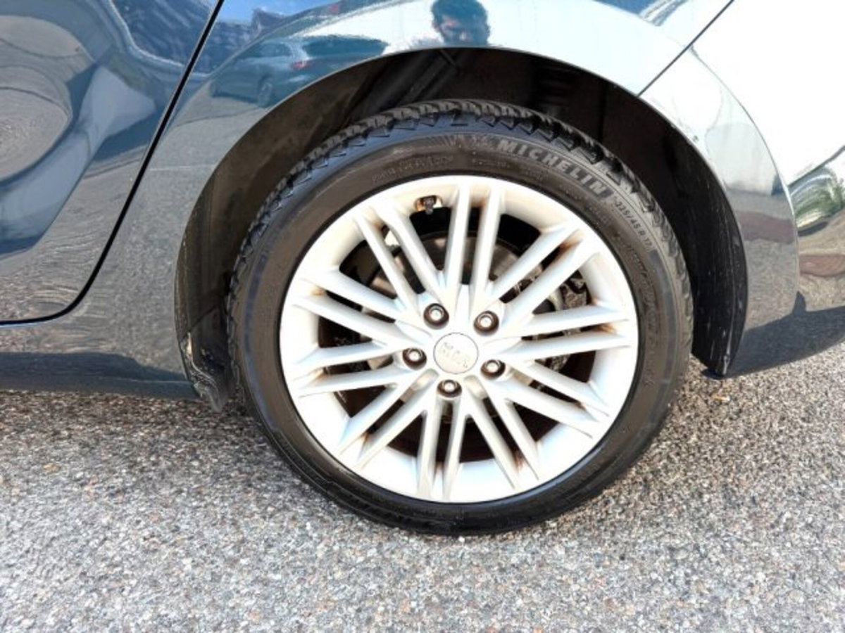 Kia Carens 1.6 GDI Cool (7)