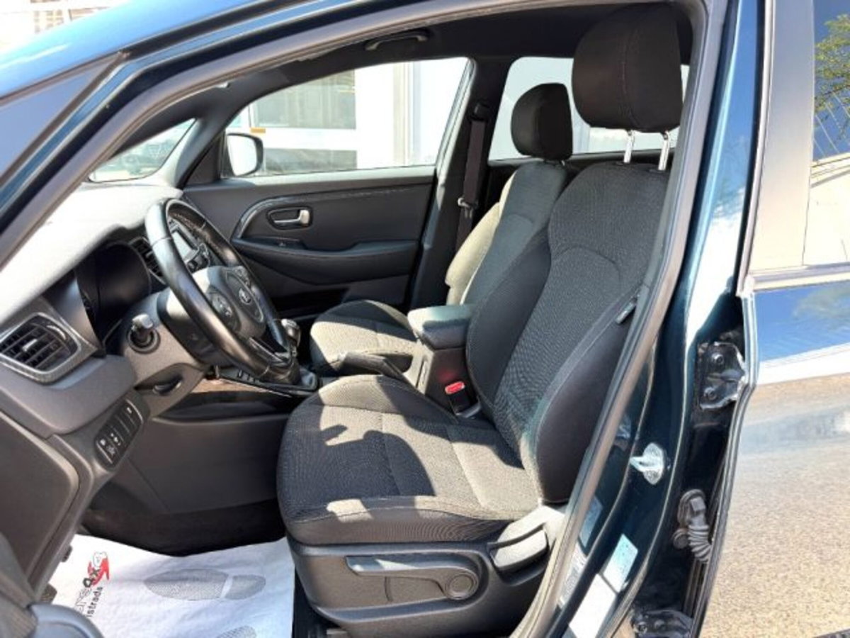 Kia Carens 1.6 GDI Cool (8)