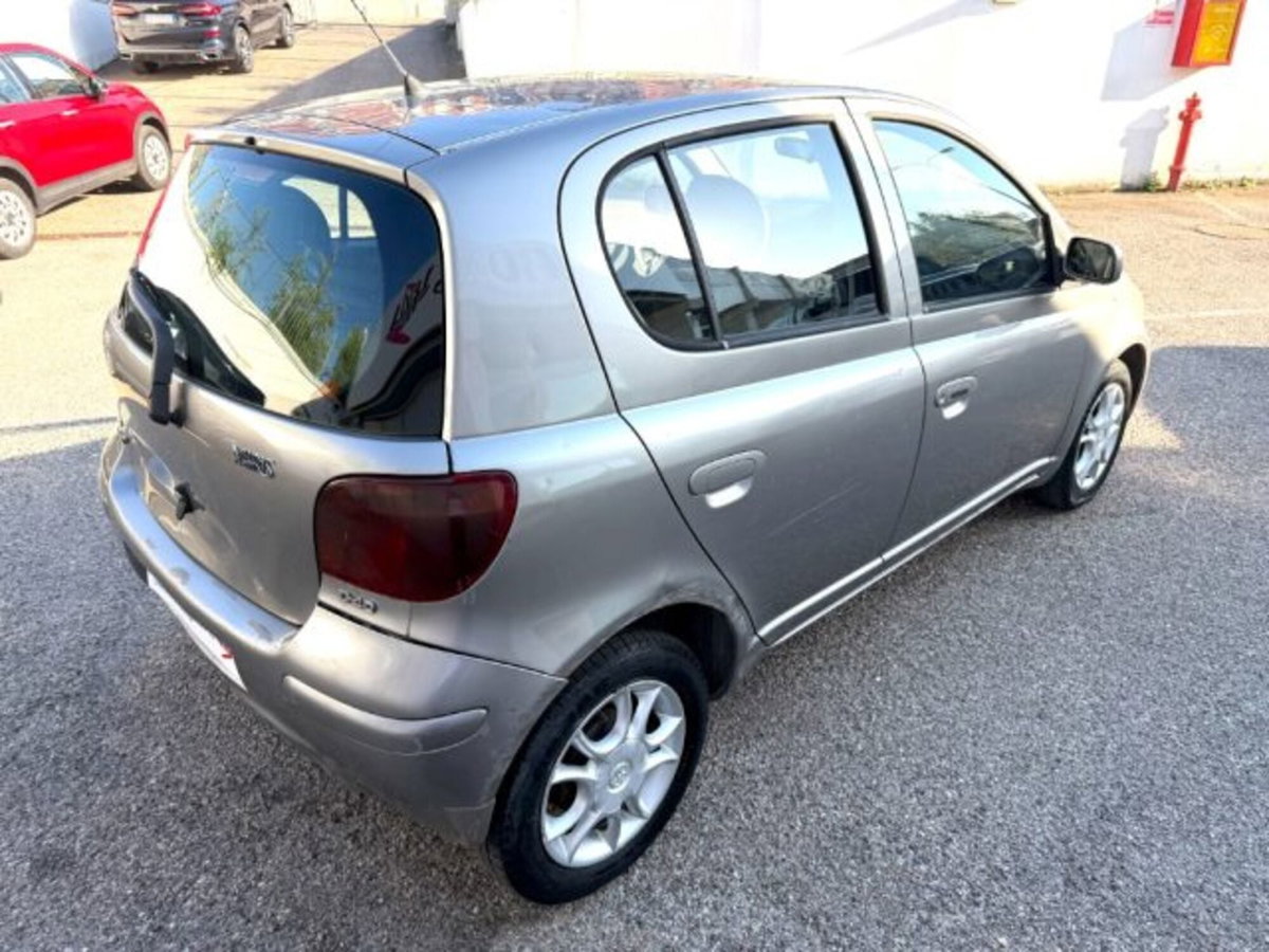Toyota Yaris D-4D cat 5 porte Sol (3)