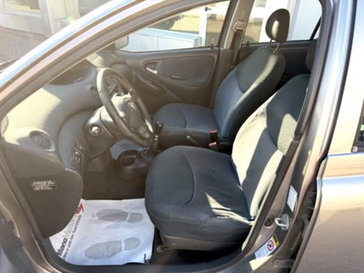 Toyota Yaris D-4D cat 5 porte Sol (8)