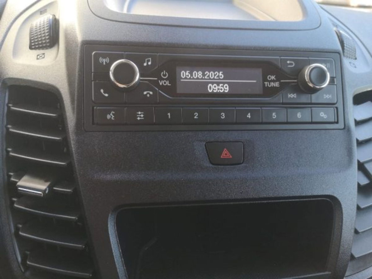Ford Tourneo Connect 1.5 EcoBlue 100 CV Titanium (13)