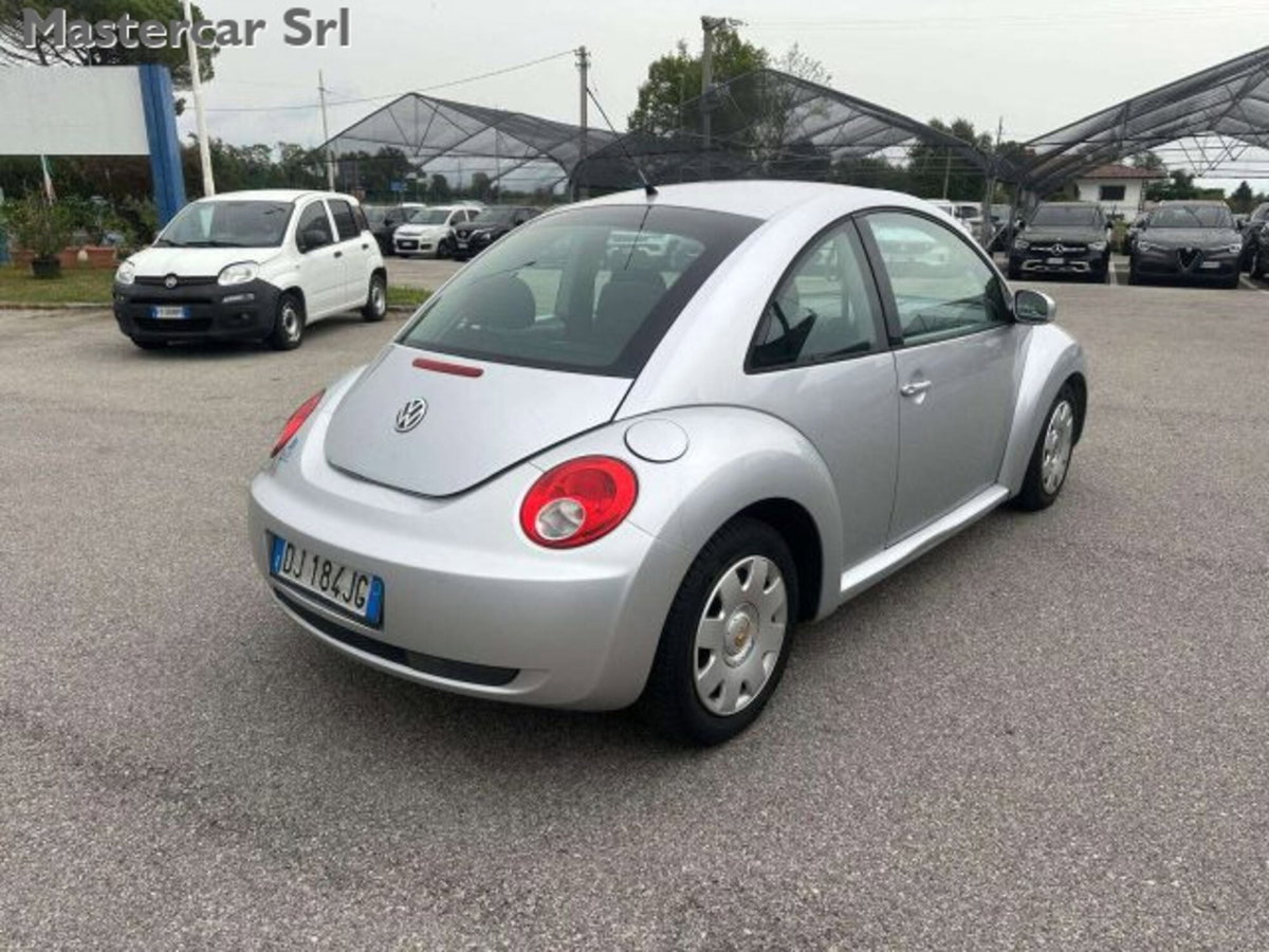 Volkswagen New Beetle TDI 105CV (6)