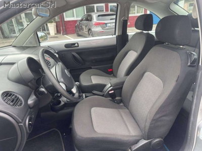 Volkswagen New Beetle TDI 105CV (10)