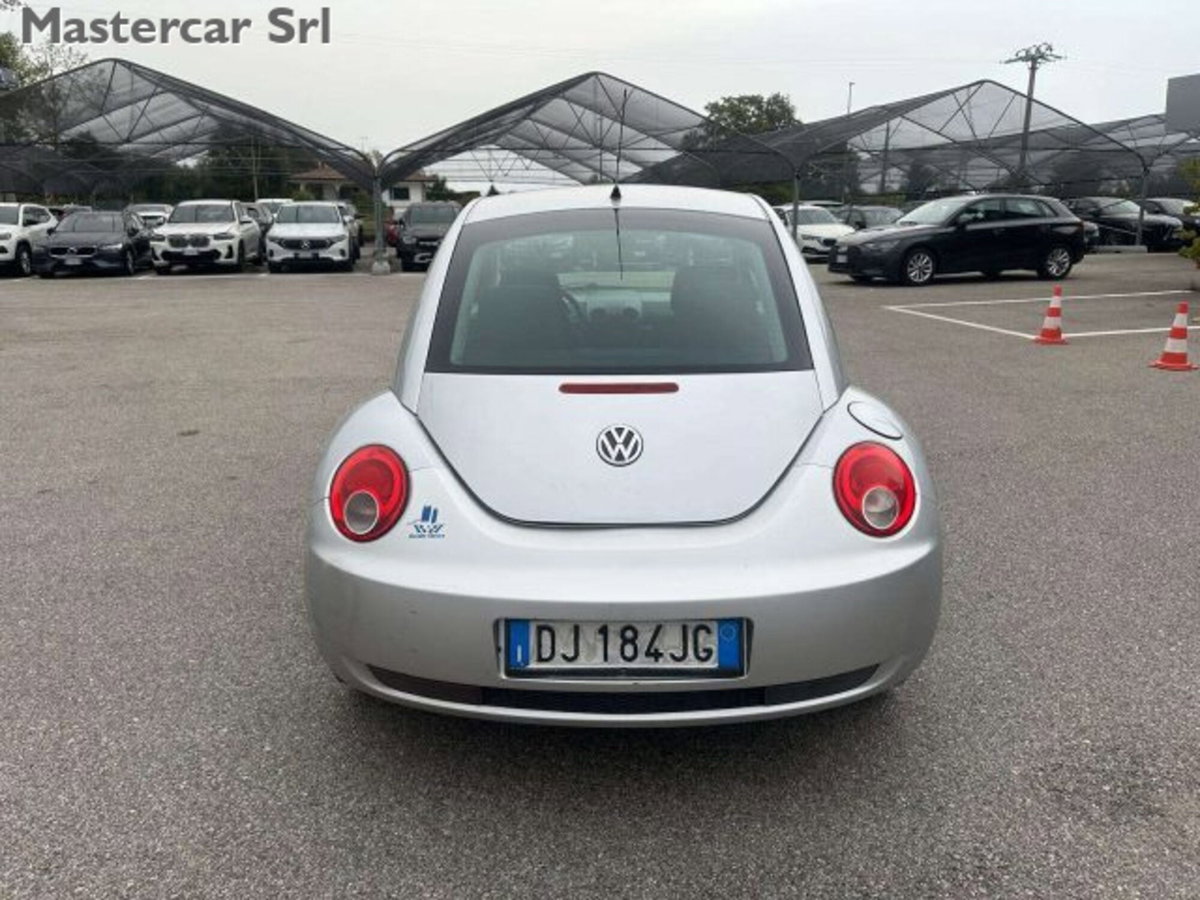 Volkswagen New Beetle TDI 105CV (5)