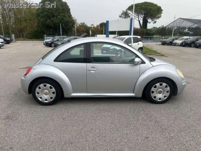 Volkswagen New Beetle TDI 105CV (7)