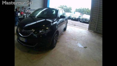 Lancia Ypsilon 1.0 FireFly 5 porte S&S Hybrid Gold Plus (2)