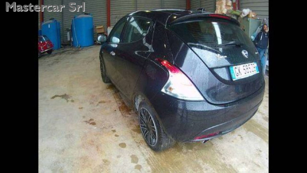 Lancia Ypsilon 1.0 FireFly 5 porte S&S Hybrid Gold Plus (4)