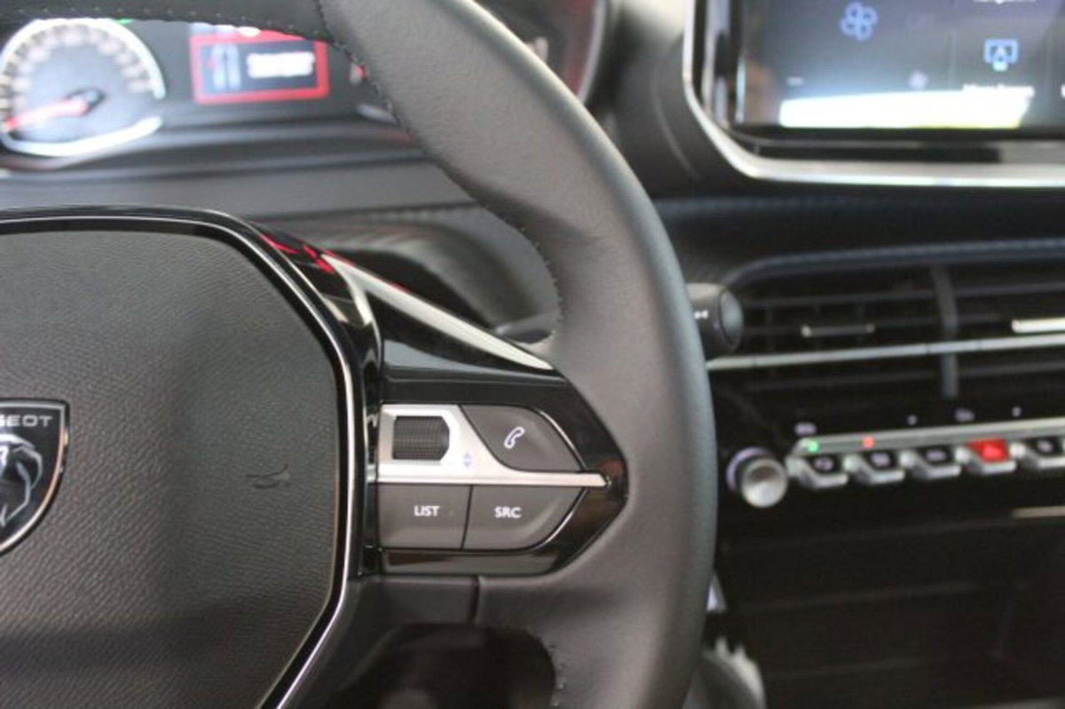 Peugeot 208 1.2 puretech Active s&s 100cv (7)