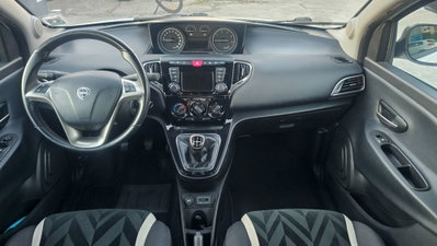Lancia Ypsilon 1.3 MJT 16V 95 CV 5 porte S&S Gold (11)