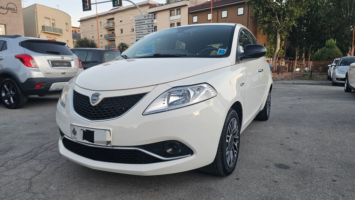 Lancia Ypsilon 1.3 MJT 16V 95 CV 5 porte S&S Gold (2)