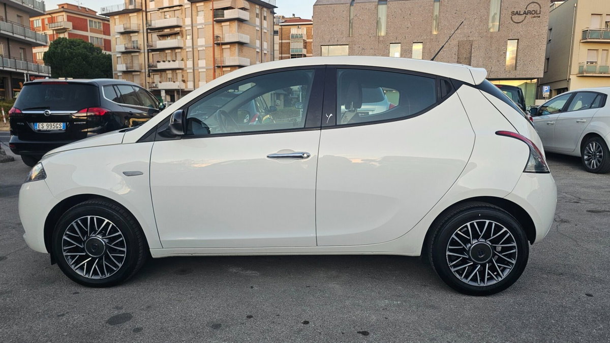 Lancia Ypsilon 1.3 MJT 16V 95 CV 5 porte S&S Gold (3)