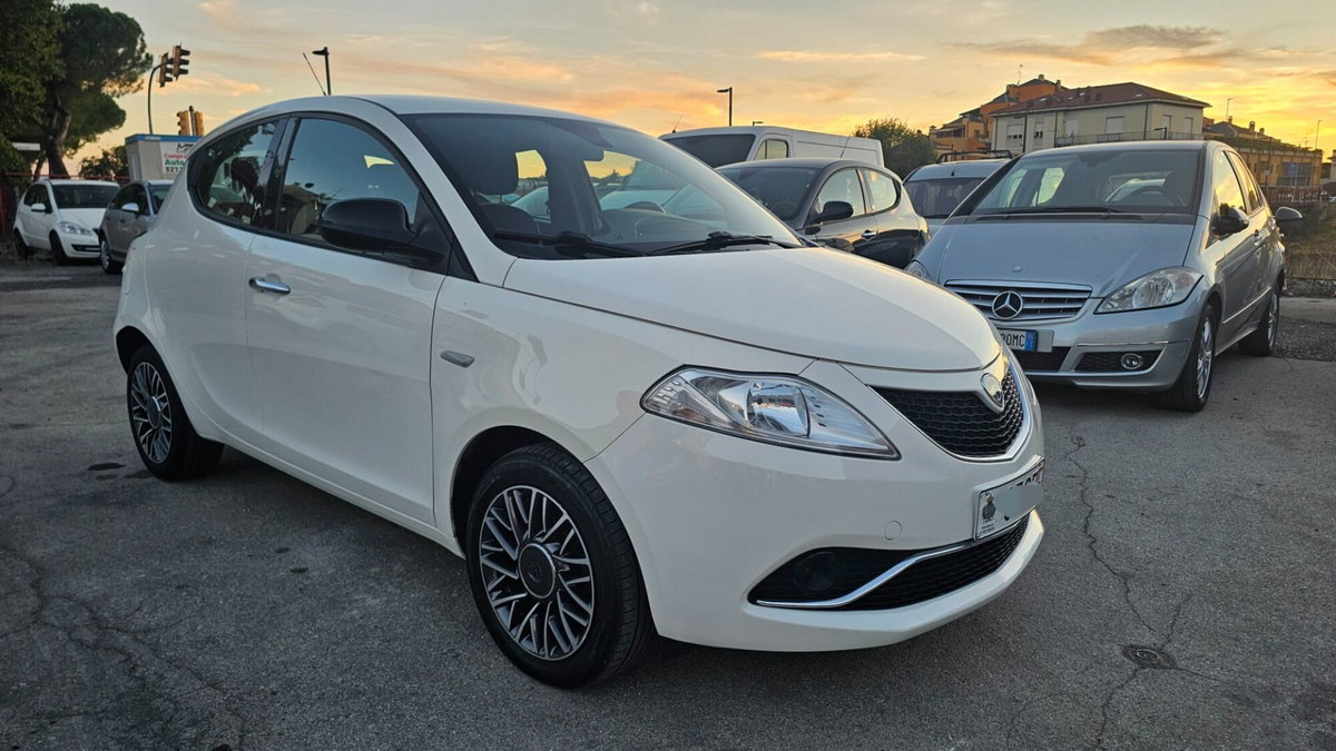 Lancia Ypsilon 1.3 MJT 16V 95 CV 5 porte S&S Gold (4)