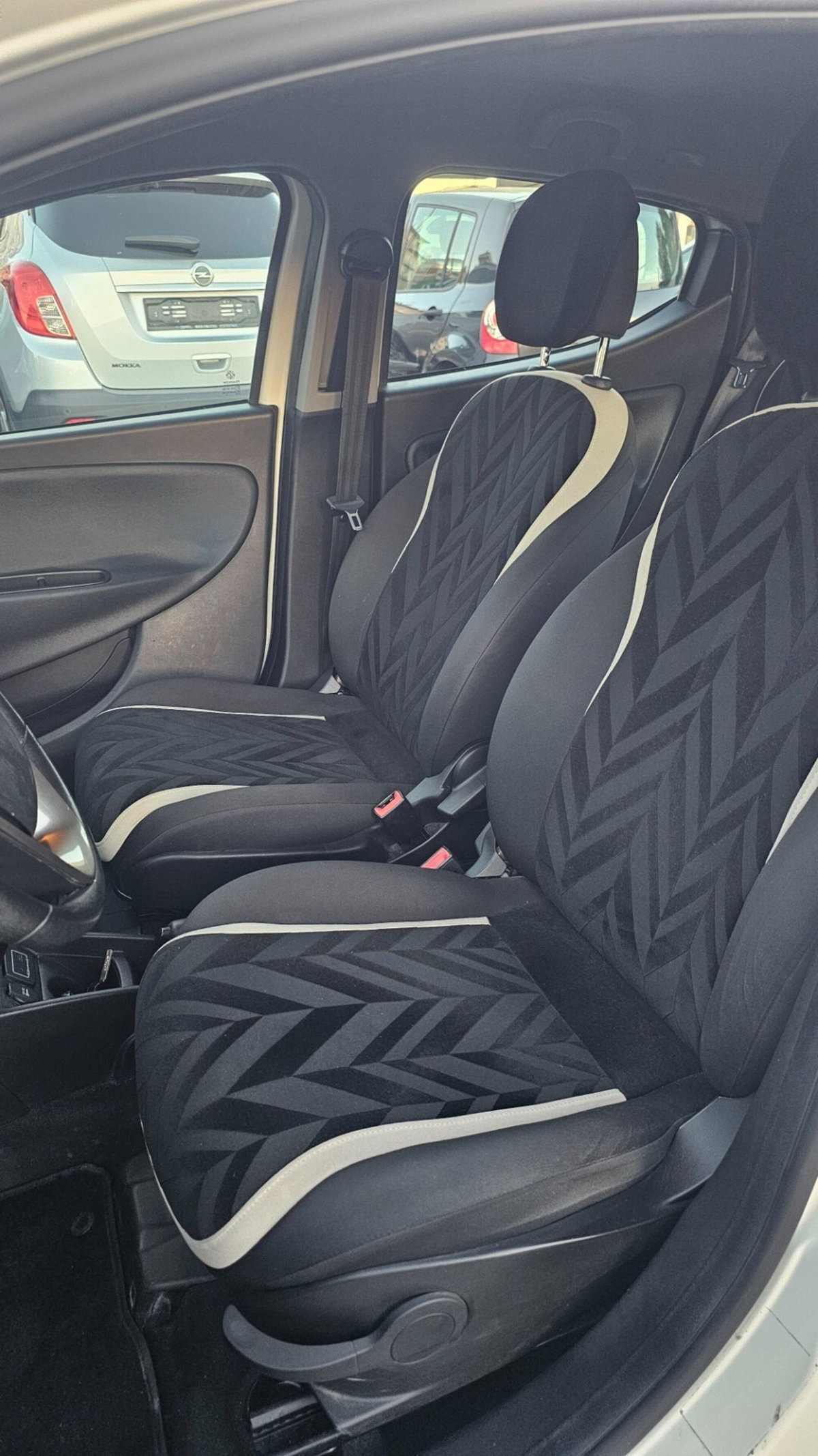 Lancia Ypsilon 1.3 MJT 16V 95 CV 5 porte S&S Gold (5)