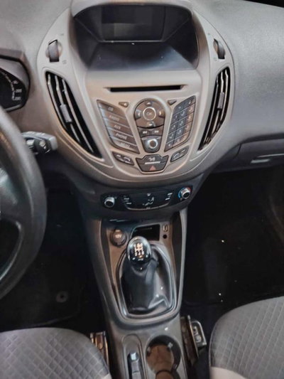 Ford Tourneo Courier 1.5 TDCI 75 CV Titanium (5)