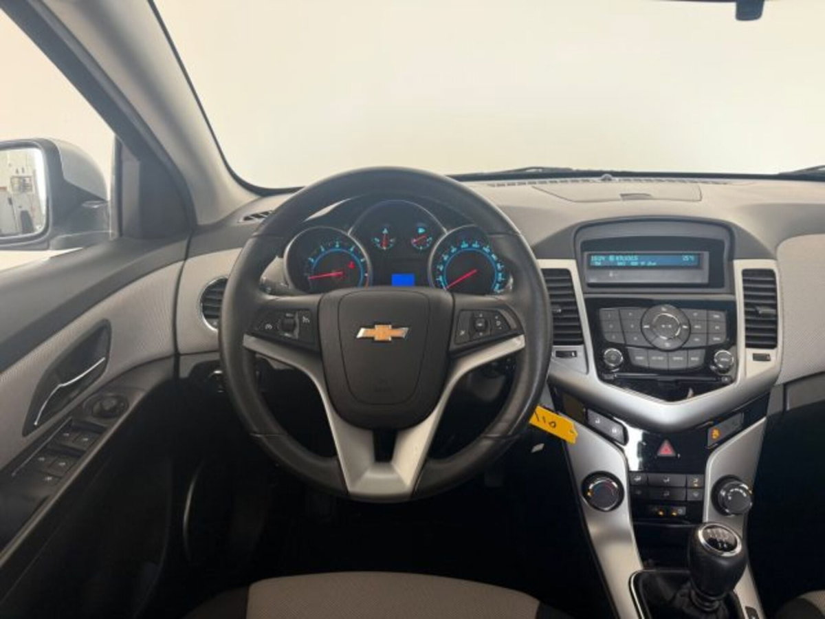 Chevrolet Cruze 1.6 4 porte LS (10)