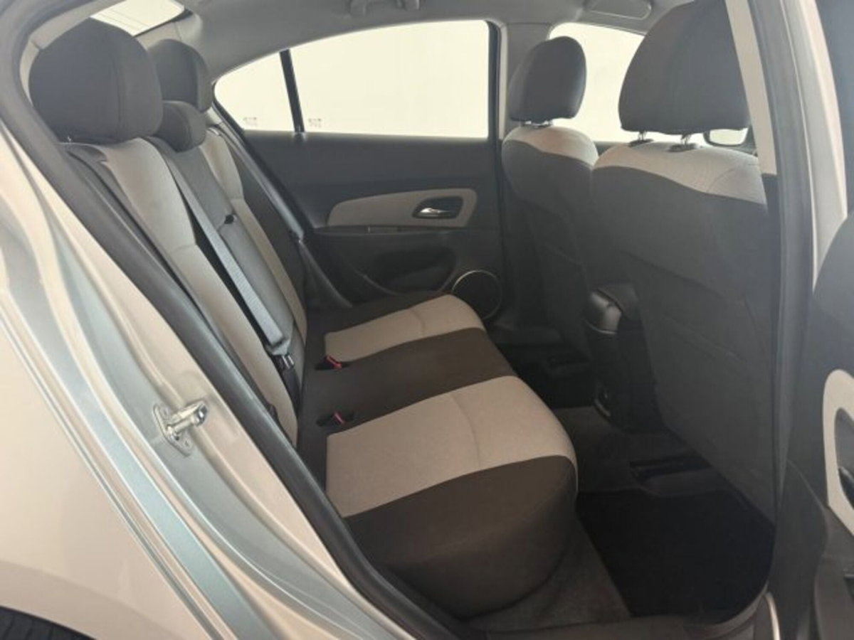 Chevrolet Cruze 1.6 4 porte LS (17)