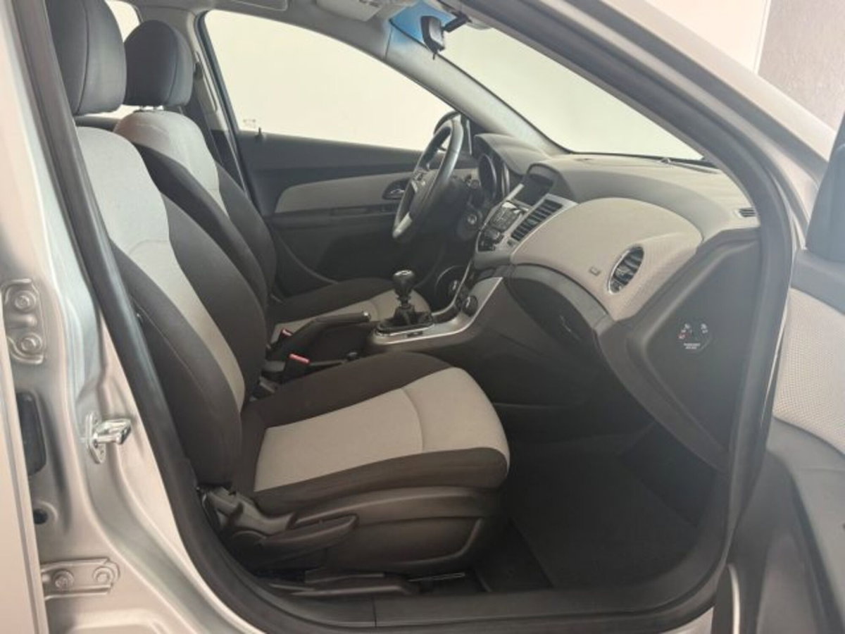 Chevrolet Cruze 1.6 4 porte LS (18)