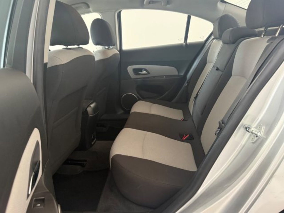 Chevrolet Cruze 1.6 4 porte LS (19)