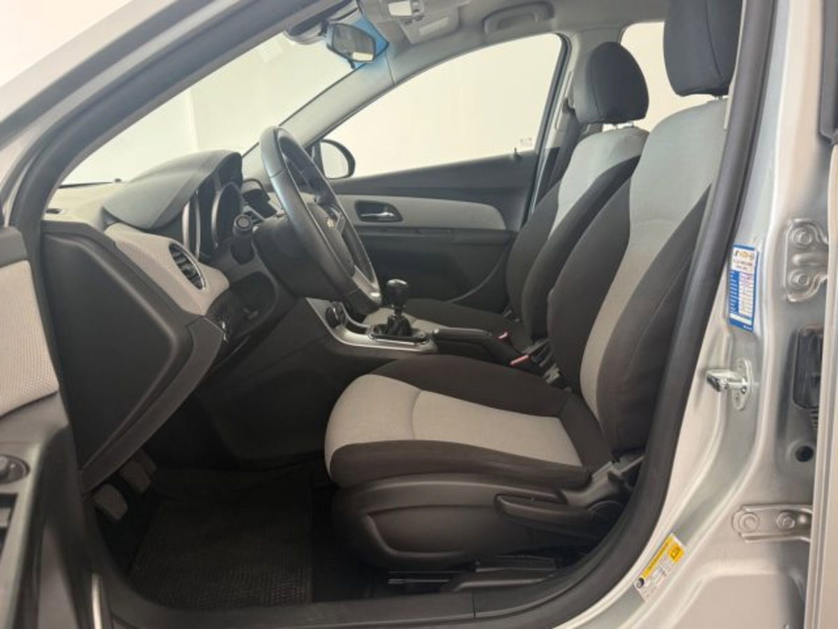 Chevrolet Cruze 1.6 4 porte LS (20)
