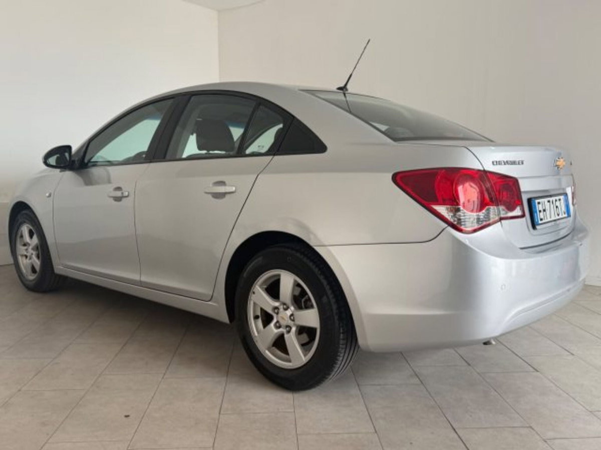 Chevrolet Cruze 1.6 4 porte LS (5)
