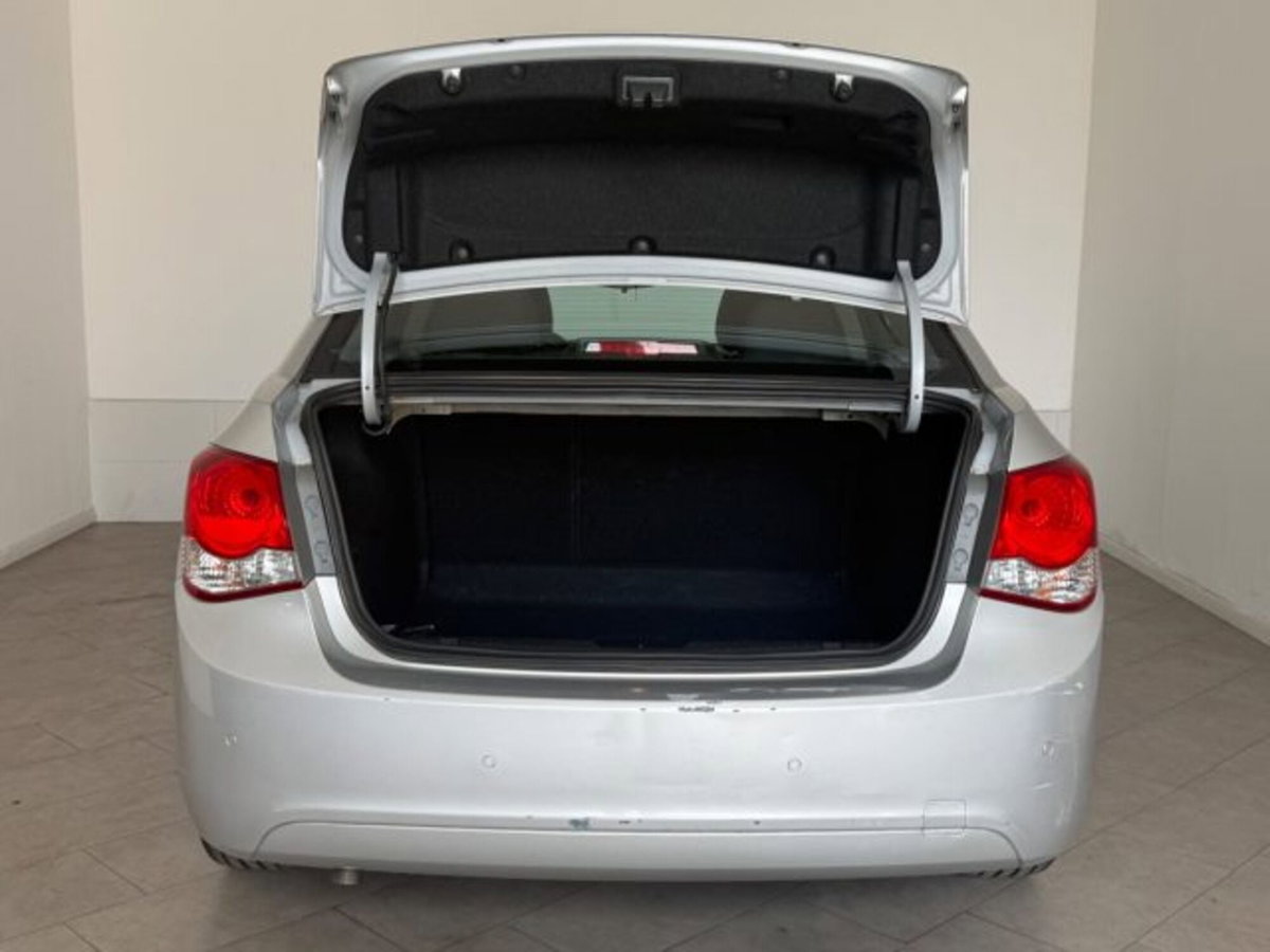 Chevrolet Cruze 1.6 4 porte LS (8)