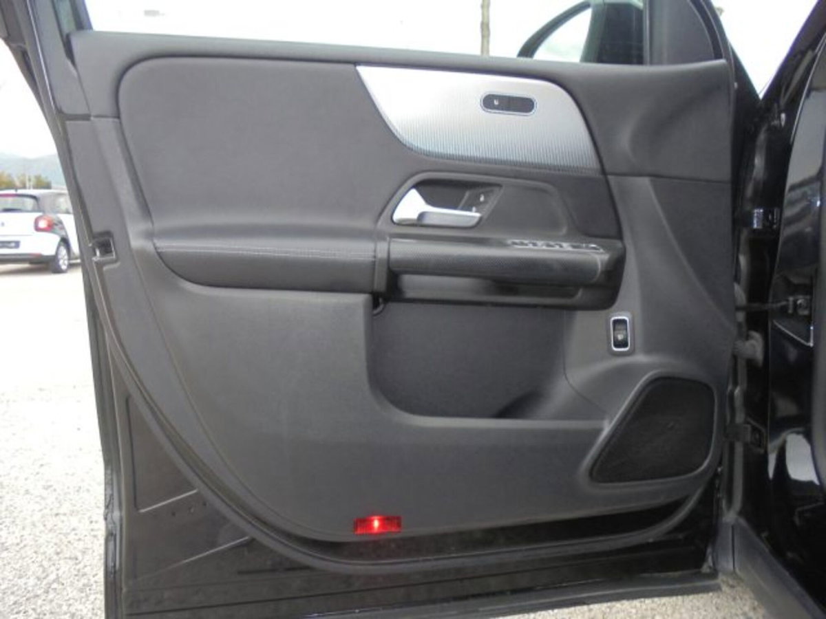 Mercedes-Benz GLB 200 d Automatic 4Matic Sport (17)