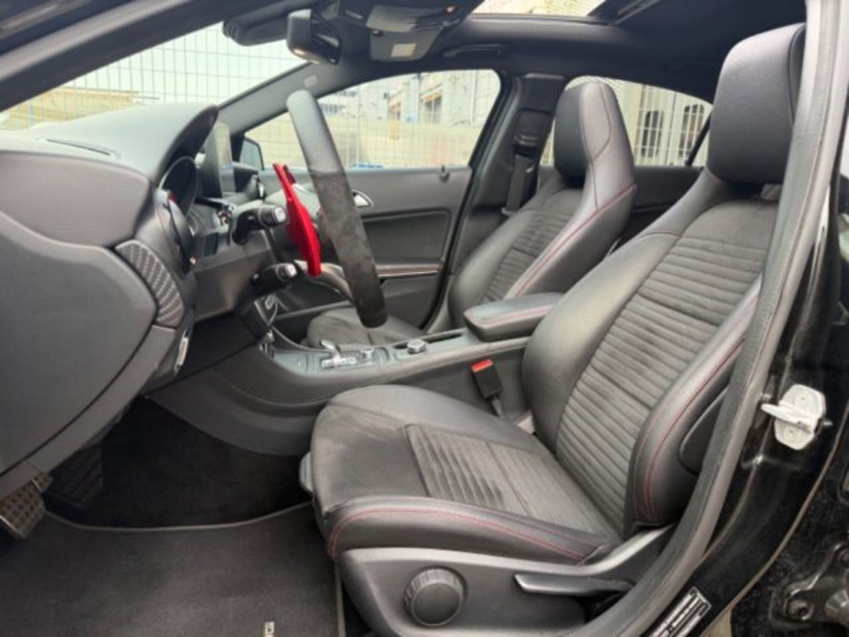 Mercedes-Benz Classe A 45 AMG 4Matic Automatic (11)