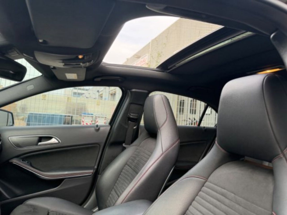 Mercedes-Benz Classe A 45 AMG 4Matic Automatic (12)