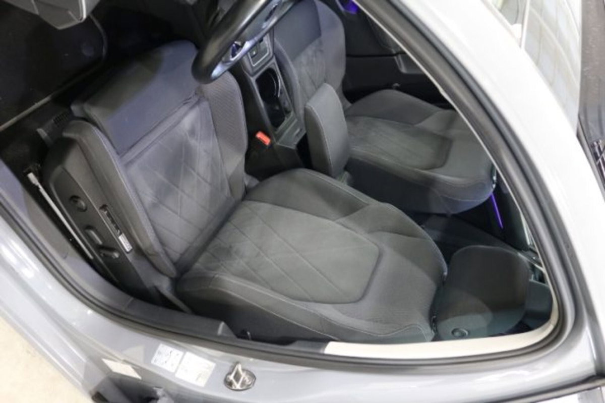 Volkswagen Golf 1.5 eTSI 150 CV EVO ACT DSG Style (10)