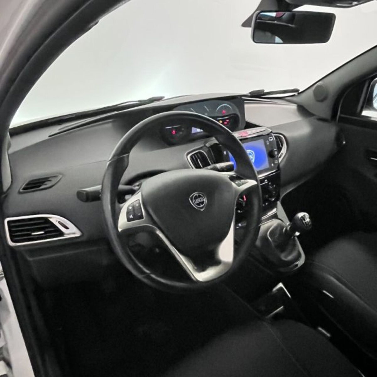 Lancia Ypsilon 1.0 FireFly 5 porte S&S Hybrid Ecochic Gold (10)