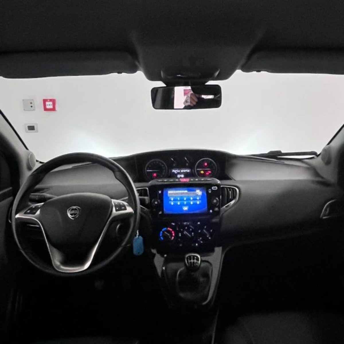 Lancia Ypsilon 1.0 FireFly 5 porte S&S Hybrid Ecochic Gold (11)
