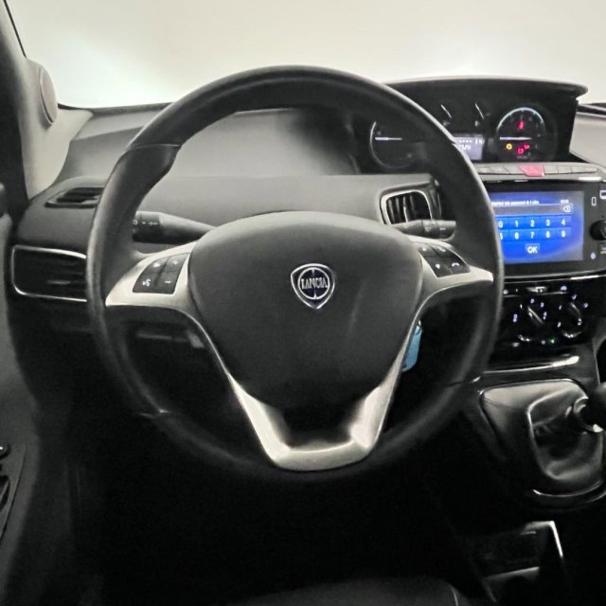 Lancia Ypsilon 1.0 FireFly 5 porte S&S Hybrid Ecochic Gold (12)