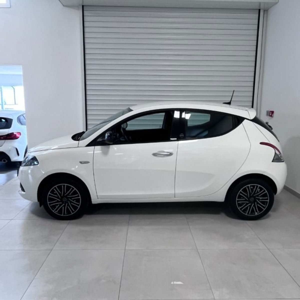 Lancia Ypsilon 1.0 FireFly 5 porte S&S Hybrid Ecochic Gold (4)