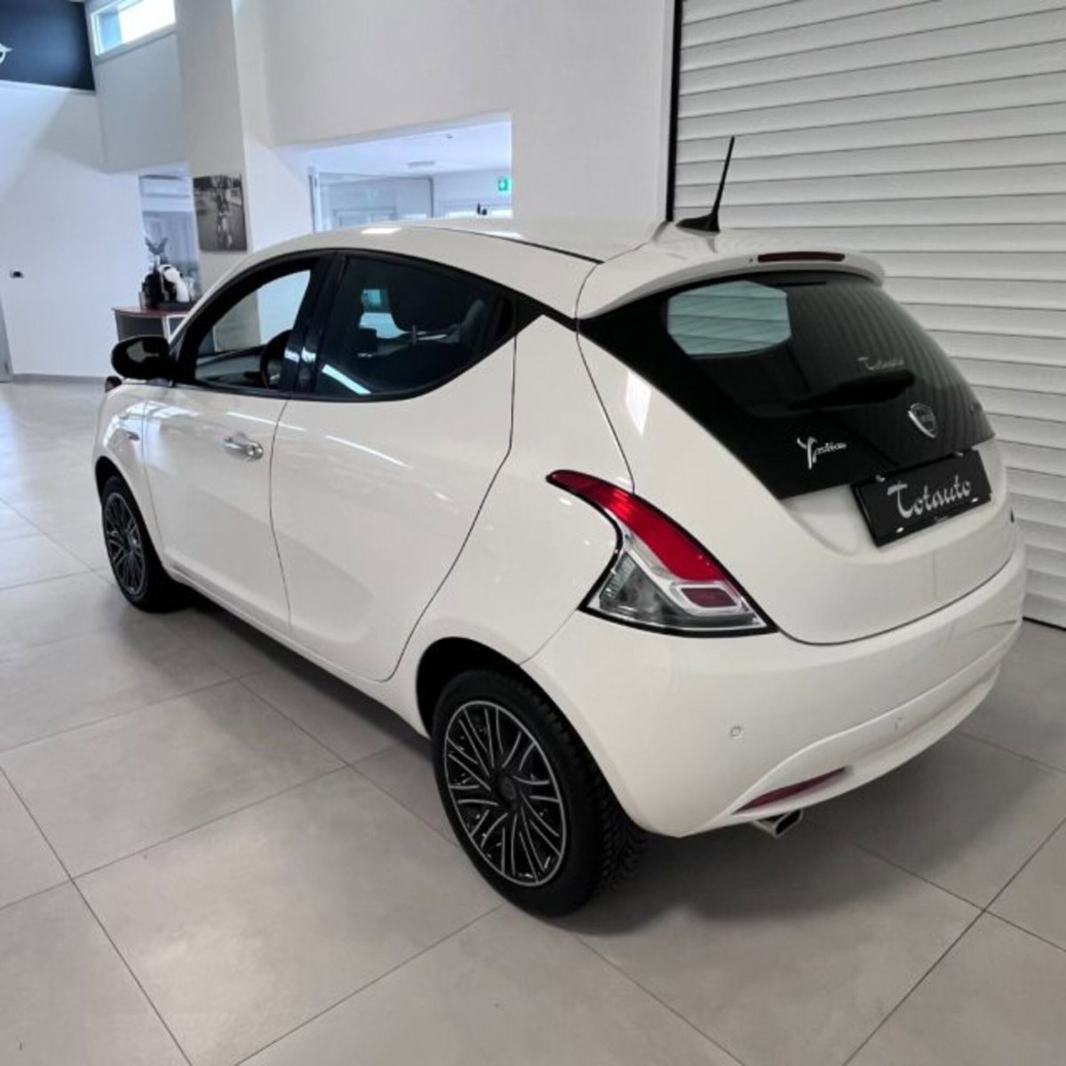 Lancia Ypsilon 1.0 FireFly 5 porte S&S Hybrid Ecochic Gold (5)