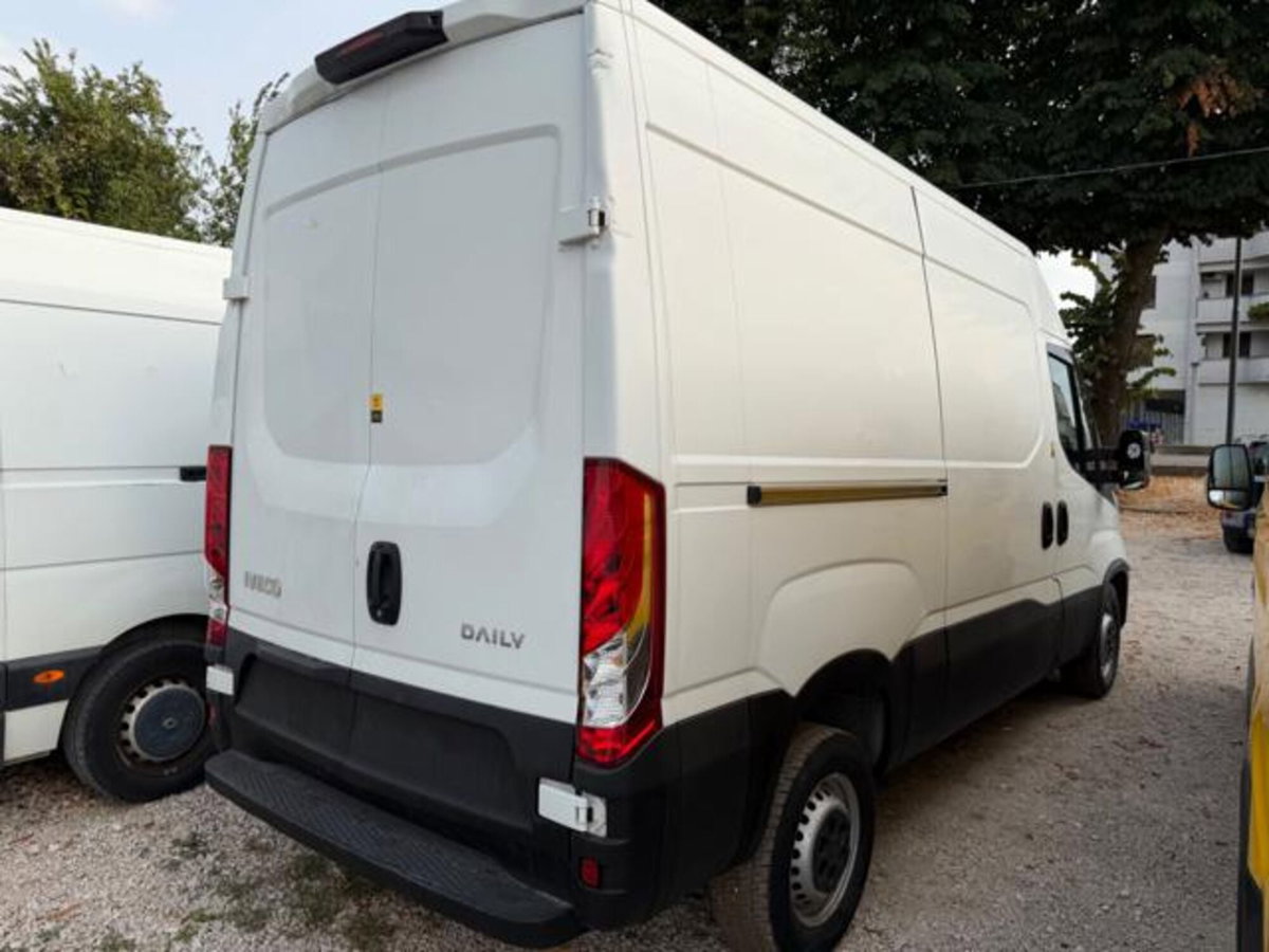 Iveco Daily Furgone 35S12V 2.3 HPT PM-SL-TA Furgone (4)