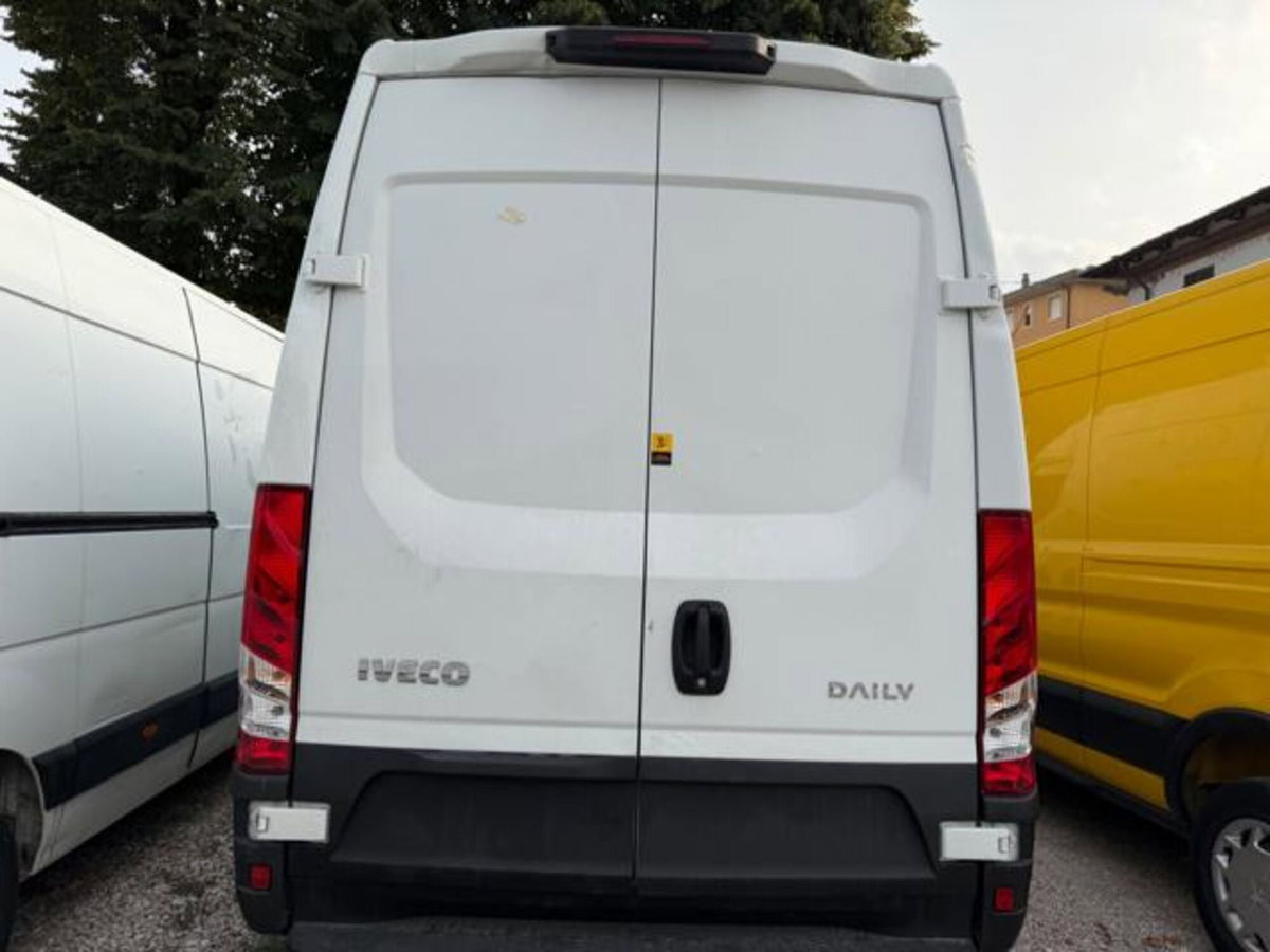 Iveco Daily Furgone 35S12V 2.3 HPT PM-SL-TA Furgone (5)