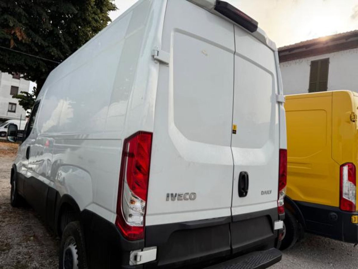 Iveco Daily Furgone 35S12V 2.3 HPT PM-SL-TA Furgone (6)