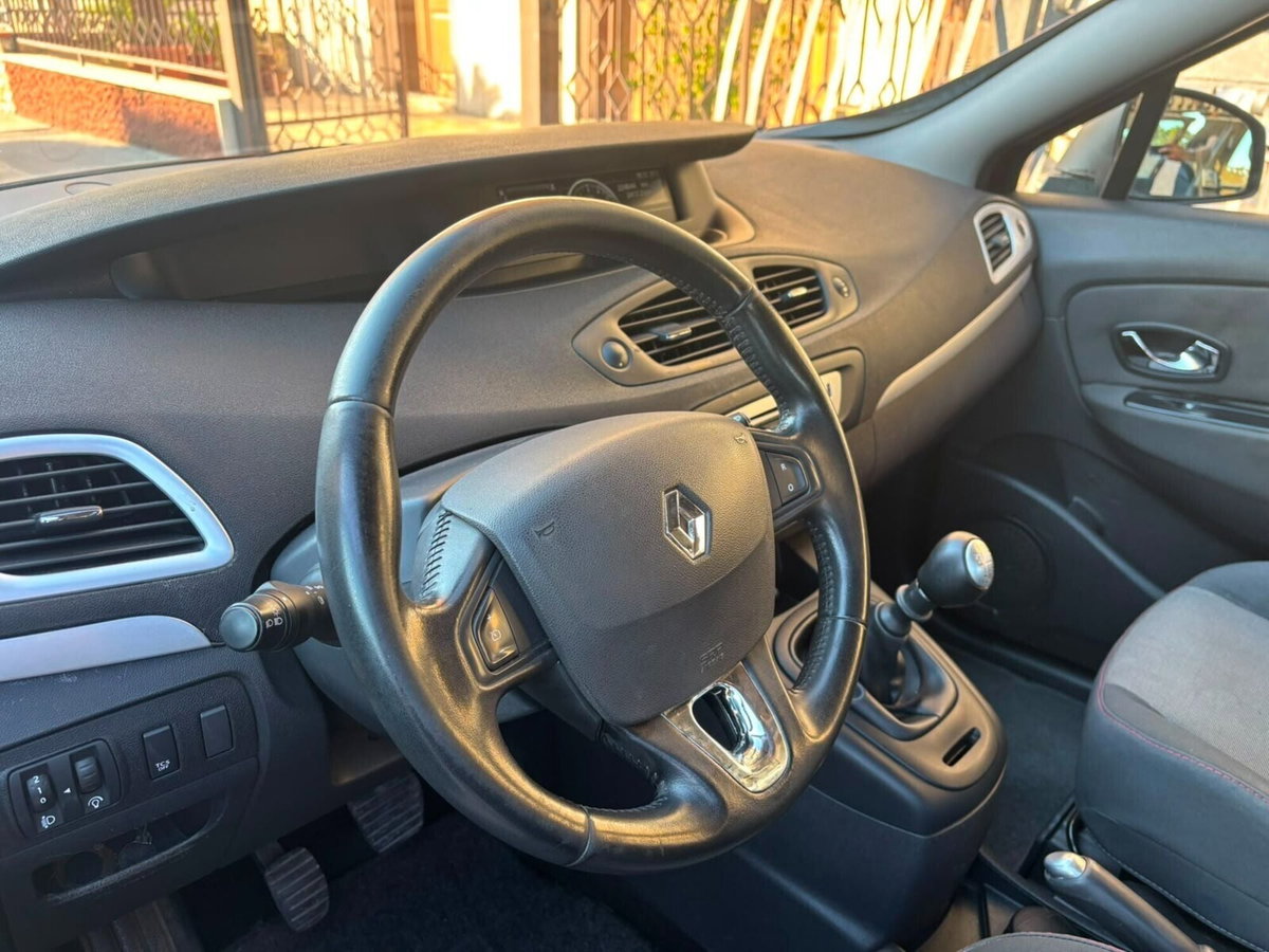 Renault Scenic E-Tech Electric XMod 1.5 dCi 110CV EDC Wave (7)