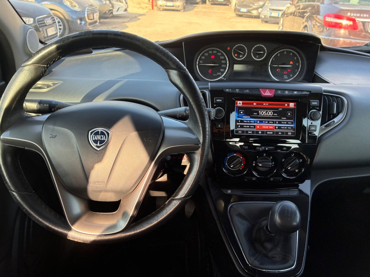 Lancia Ypsilon 1.2 69 CV Platinum (11)