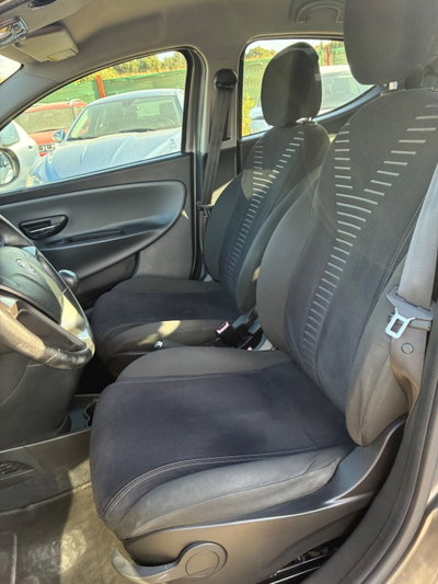 Lancia Ypsilon 1.2 69 CV Platinum (8)