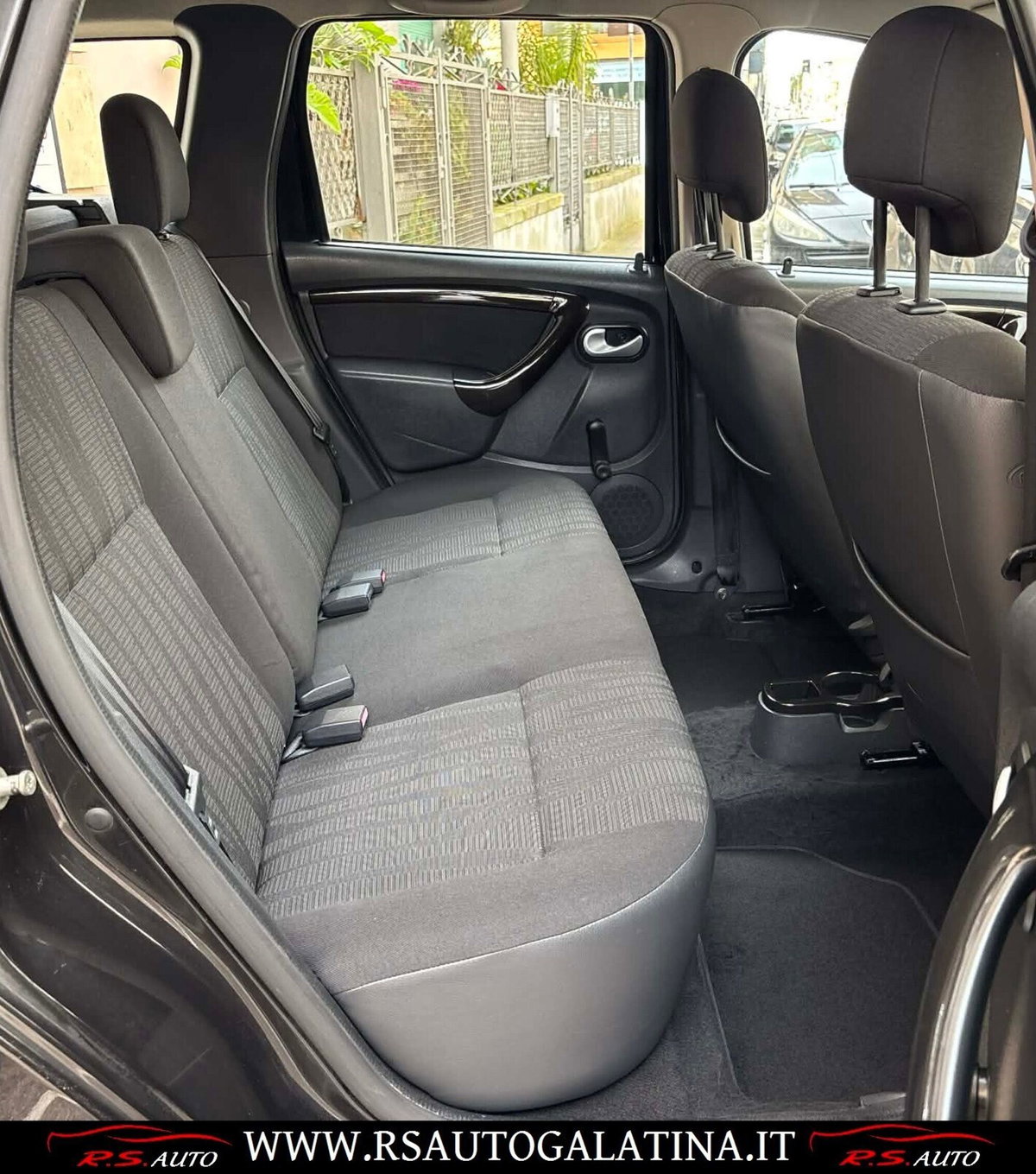 Dacia Duster 1.6 110CV 4x4 Lauréate (11)